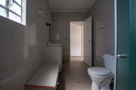 Casa à venda com 180m², 3 quartos e 2 vagas Casa à venda com 180m², 3 quartos e 2 vagasBANHEIRO