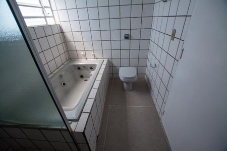 Casa à venda com 180m², 3 quartos e 2 vagas Casa à venda com 180m², 3 quartos e 2 vagasBANHEIRO DA SUÍTE