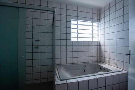 Casa à venda com 180m², 3 quartos e 2 vagas Casa à venda com 180m², 3 quartos e 2 vagasBANHEIRO DA SUÍTE