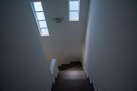 Casa à venda com 180m², 3 quartos e 2 vagas Casa à venda com 180m², 3 quartos e 2 vagasESCADAS