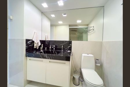 Apartamento à venda com 330m², 4 quartos e 4 vagas Apartamento à venda com 330m², 4 quartos e 4 vagasBanheiro