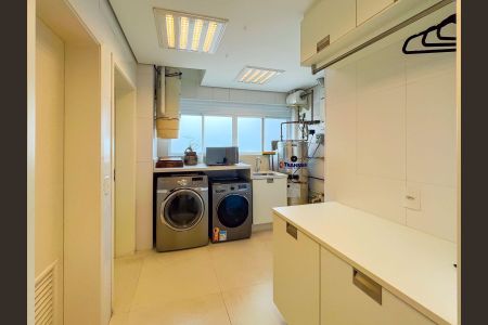 Apartamento à venda com 330m², 4 quartos e 4 vagas Apartamento à venda com 330m², 4 quartos e 4 vagasÁrea de Serviço