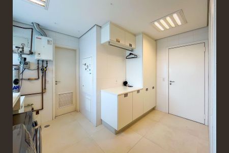Apartamento à venda com 330m², 4 quartos e 4 vagas Apartamento à venda com 330m², 4 quartos e 4 vagasÁrea de Serviço
