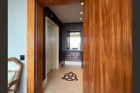 Apartamento à venda com 330m², 4 quartos e 4 vagas Apartamento à venda com 330m², 4 quartos e 4 vagasHall de Entrada
