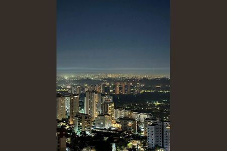 Apartamento à venda com 330m², 4 quartos e 4 vagas Apartamento à venda com 330m², 4 quartos e 4 vagasVista