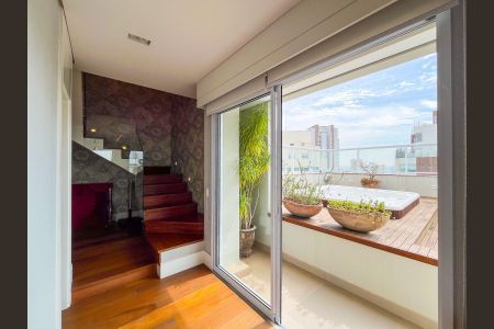 Apartamento à venda com 330m², 4 quartos e 4 vagas Apartamento à venda com 330m², 4 quartos e 4 vagasVaranda