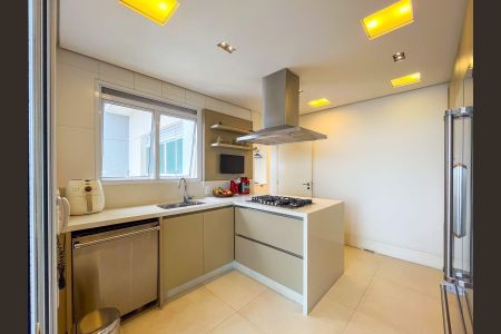 Apartamento à venda com 330m², 4 quartos e 4 vagas Apartamento à venda com 330m², 4 quartos e 4 vagasCozinha