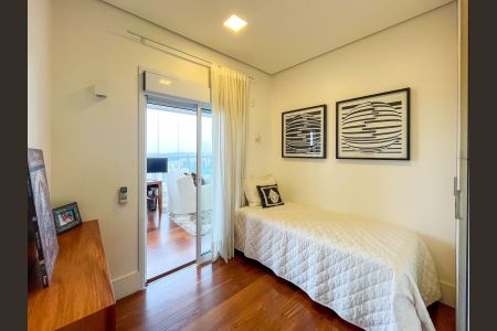 Apartamento à venda com 330m², 4 quartos e 4 vagas Apartamento à venda com 330m², 4 quartos e 4 vagasQuarto