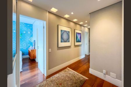 Apartamento à venda com 330m², 4 quartos e 4 vagas Apartamento à venda com 330m², 4 quartos e 4 vagasCorredor