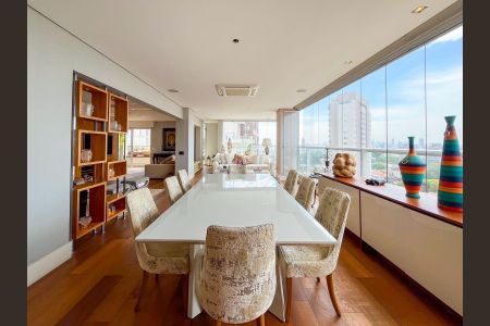 Apartamento à venda com 330m², 4 quartos e 4 vagas Apartamento à venda com 330m², 4 quartos e 4 vagasSala