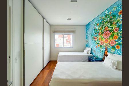 Apartamento à venda com 330m², 4 quartos e 4 vagas Apartamento à venda com 330m², 4 quartos e 4 vagasQuarto