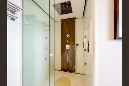 Apartamento à venda com 330m², 4 quartos e 4 vagas Apartamento à venda com 330m², 4 quartos e 4 vagasBanheiro