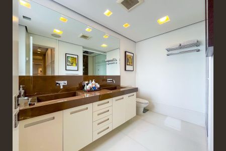 Apartamento à venda com 330m², 4 quartos e 4 vagas Apartamento à venda com 330m², 4 quartos e 4 vagasBanheiro