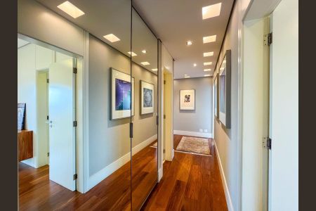 Apartamento à venda com 330m², 4 quartos e 4 vagas Apartamento à venda com 330m², 4 quartos e 4 vagasCorredor
