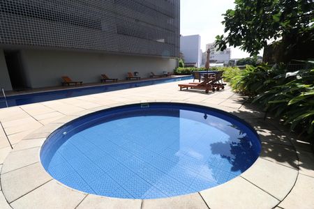 Apartamento para alugar com 130m², 2 quartos e 2 vagasÁrea comum - Piscina