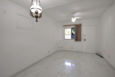Sala de casa de condomínio para alugar com 3 quartos, 107m² em Freguesia (jacarepaguá), Rio de Janeiro