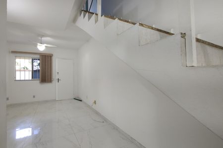 Sala de casa de condomínio para alugar com 3 quartos, 107m² em Freguesia (jacarepaguá), Rio de Janeiro