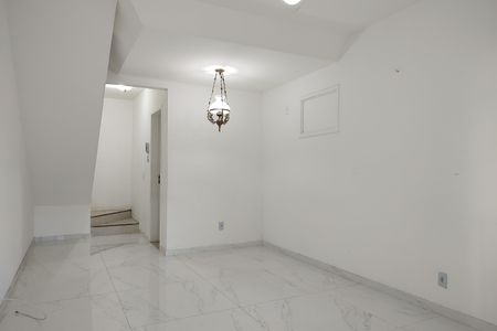 Sala de casa de condomínio para alugar com 3 quartos, 107m² em Freguesia (jacarepaguá), Rio de Janeiro
