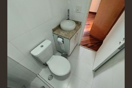 Apartamento à venda com 74m², 3 quartos e 2 vagasBanheiro social