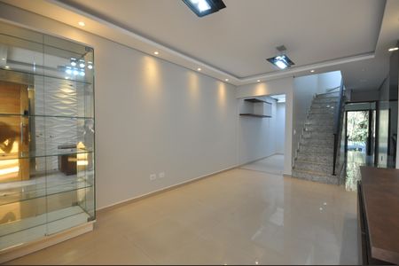 Sala de casa à venda com 3 quartos, 120m² em Vila Pedra Branca, São Paulo