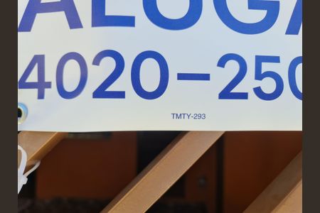 Casa para alugar com 90m², 3 quartos e sem vagaFachada do imóvel com placa QuintoAndar