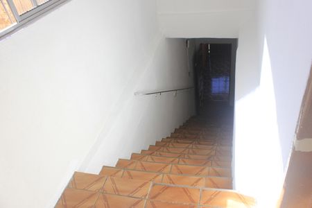 Casa para alugar com 90m², 3 quartos e sem vagaCorredor e escadas