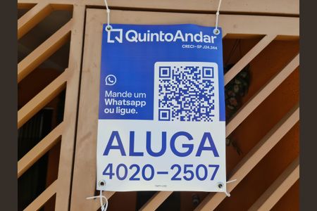 Casa para alugar com 90m², 3 quartos e sem vagaFachada do imóvel com placa QuintoAndar