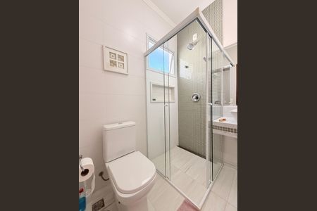 Casa de condomínio à venda com 340m², 3 quartos e 4 vagasBanheiro da Suíte 1