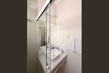 Casa de condomínio à venda com 340m², 3 quartos e 4 vagasBanheiro da Suíte 1