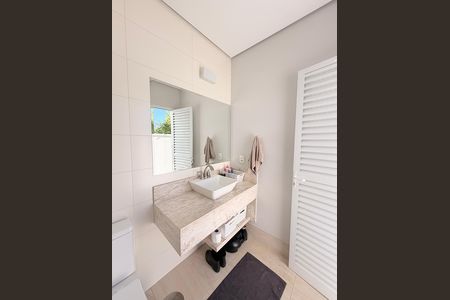 Casa de condomínio à venda com 340m², 3 quartos e 4 vagasBanheiro Externo