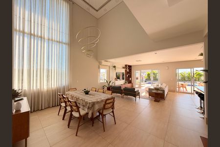 Sala de casa de condomínio à venda com 3 quartos, 340m² em Medeiros, Jundiaí
