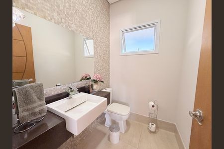 Casa de condomínio à venda com 340m², 3 quartos e 4 vagasLavabo