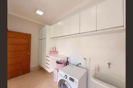 Casa de condomínio à venda com 340m², 3 quartos e 4 vagasÁrea de Serviço