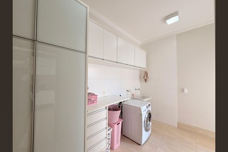 Casa de condomínio à venda com 340m², 3 quartos e 4 vagasÁrea de Serviço