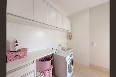 Casa de condomínio à venda com 340m², 3 quartos e 4 vagasÁrea de Serviço