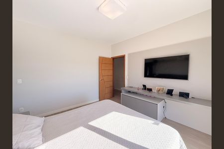 Casa de condomínio à venda com 340m², 3 quartos e 4 vagasSuíte 2