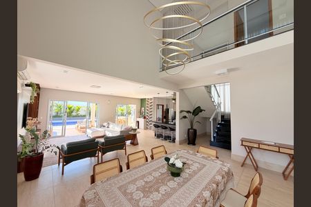 Sala de casa de condomínio à venda com 3 quartos, 340m² em Medeiros, Jundiaí