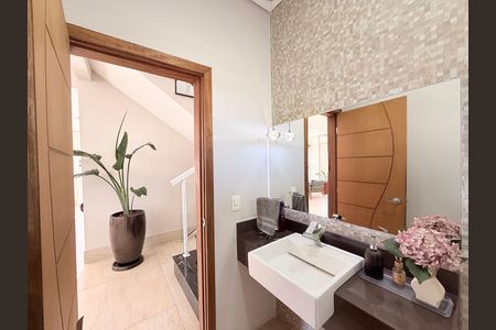 Casa de condomínio à venda com 340m², 3 quartos e 4 vagasLavabo