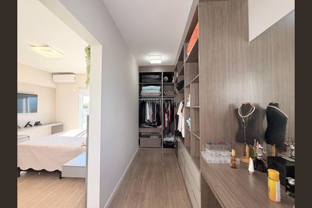 Casa de condomínio à venda com 340m², 3 quartos e 4 vagasSuíte 2