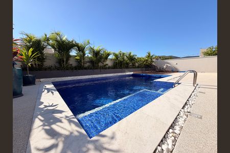Casa de condomínio à venda com 340m², 3 quartos e 4 vagasQuintal com Churrasqueira e Piscina