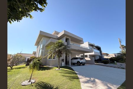 Casa de condomínio à venda com 340m², 3 quartos e 4 vagasFachada
