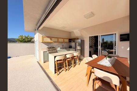 Casa de condomínio à venda com 340m², 3 quartos e 4 vagasQuintal com Churrasqueira e Piscina