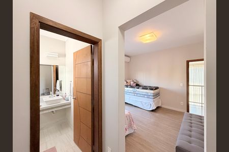 Casa de condomínio à venda com 340m², 3 quartos e 4 vagasSuíte 1