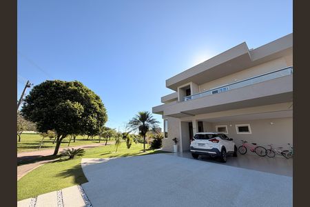 Casa de condomínio à venda com 340m², 3 quartos e 4 vagasFachada