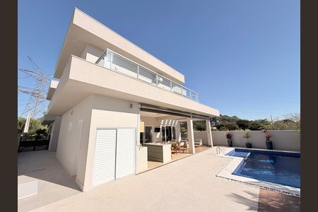 Casa de condomínio à venda com 340m², 3 quartos e 4 vagasQuintal com Churrasqueira e Piscina