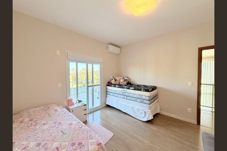 Casa de condomínio à venda com 340m², 3 quartos e 4 vagasSuíte 1