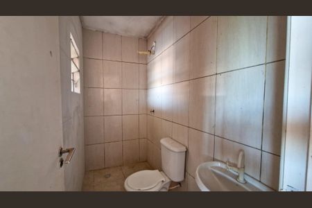 Banheiro  de casa para alugar com 2 quartos, 45m² em Jardim Morais Prado, São Paulo