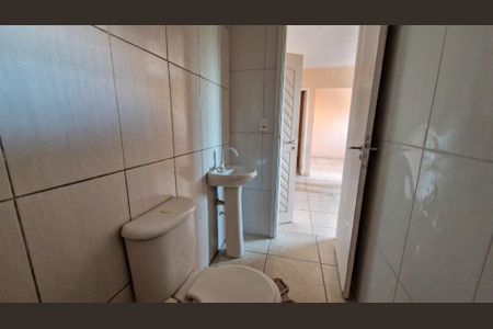 Banheiro  de casa para alugar com 2 quartos, 45m² em Jardim Morais Prado, São Paulo