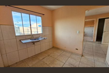 Cozinha  de casa para alugar com 2 quartos, 45m² em Jardim Morais Prado, São Paulo