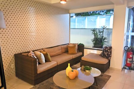 Apartamento à venda com 93m², 2 quartos e 2 vagasHall social